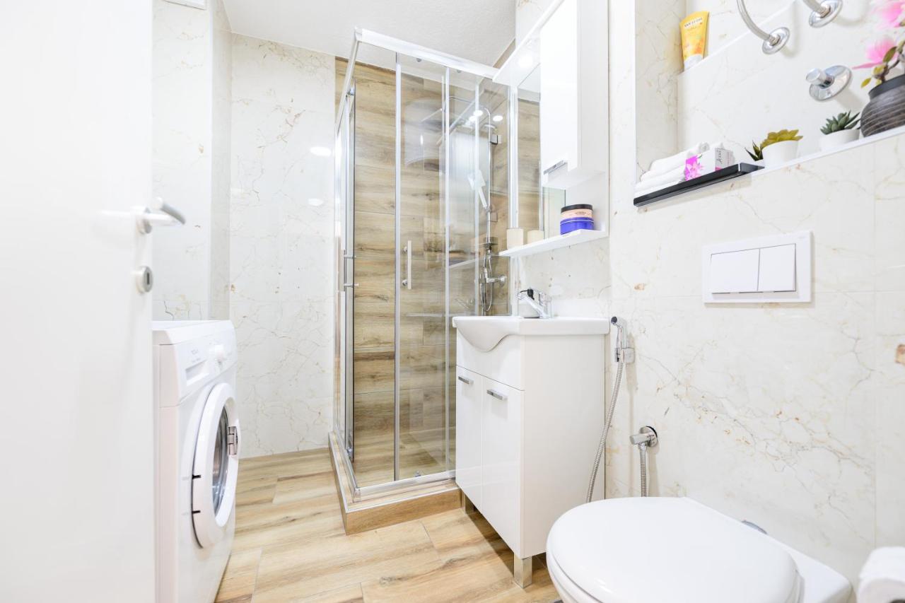 Apartment Una Alipasino With Two Bedrooms SJJ Exterior photo